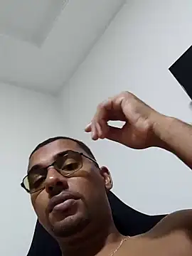 Snapshot of Reis001122 chatting on 05-02-26, 03:23 Reis001122 online show from 05-02-26, 03:23