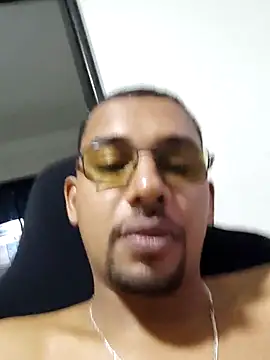 Snapshot of Reis001122 chatting on 05-30-26, 05:03 Reis001122 online show from 05-30-26, 05:03