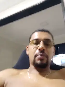 Snapshot of Reis001122 chatting on 04-29-26, 04:16 Reis001122 online show from 04-29-26, 04:16