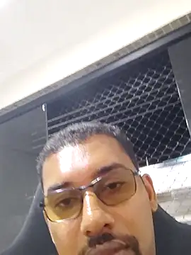 Snapshot of Reis001122 chatting on 04-26-26, 04:54 Reis001122 online show from 04-26-26, 04:54