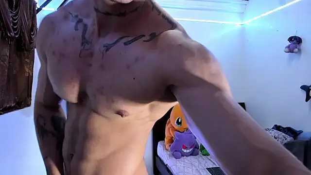 Snapshot of Bull__fit chatting on 06-10-26, 04:13 Bull fit online show from 06-10-26, 04:13