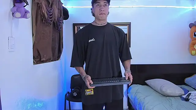 Snapshot of Bull__fit chatting on 02-01-26, 04:11 Bull fit online show from 02-01-26, 04:11