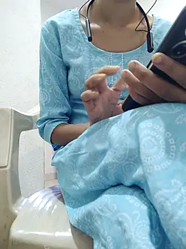 Snapshot of Ranu_maharastra chatting on 12-19-25, 03:32 Ranu maharastra online show from 12-19-25, 03:32