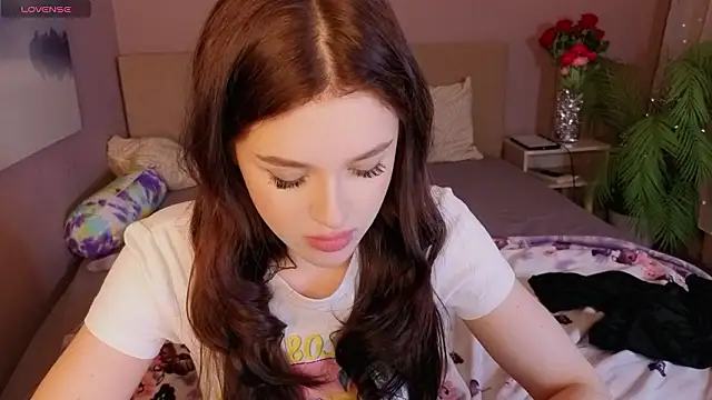 Snapshot of Holly__Bush chatting on 03-01-26, 03:34 Holly Bush online show from 03-01-26, 03:34