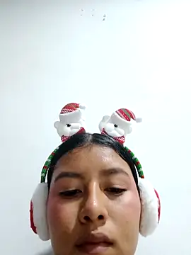 Snapshot of Lunita_sian chatting on 12-21-25, 11:16 Lunita sian online show from 12-21-25, 11:16