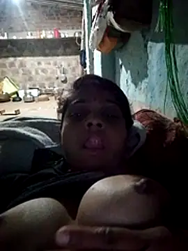 Snapshot of Rinki_malhotra chatting on 02-05-26, 08:37 Rinki malhotra online show from 02-05-26, 08:37