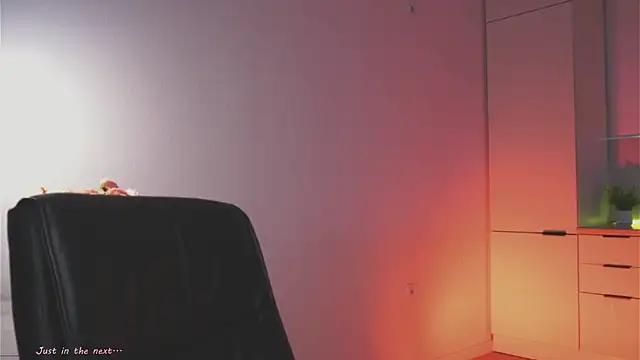 Leyla crsh online show from 04-18-26, 05:10