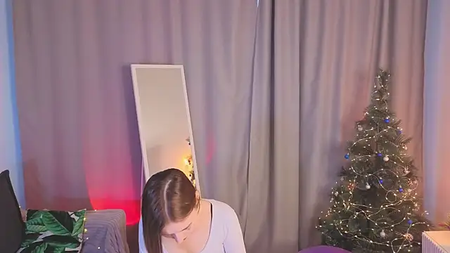 Leyla crsh online show from 12-19-25, 05:10