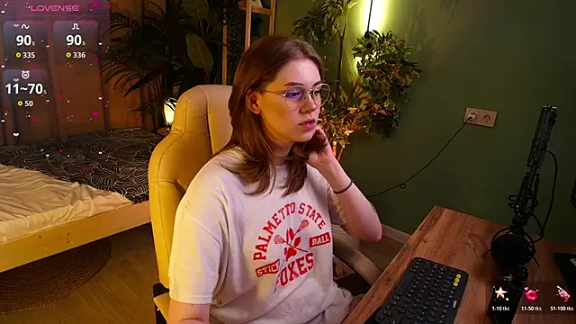 Snapshot of Alison_Doody chatting on 02-09-26, 07:50 Alison Doody online show from 02-09-26, 07:50