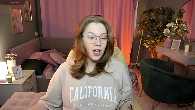 Snapshot of Alison_Doody chatting on 02-22-26, 07:33 Alison Doody online show from 02-22-26, 07:33