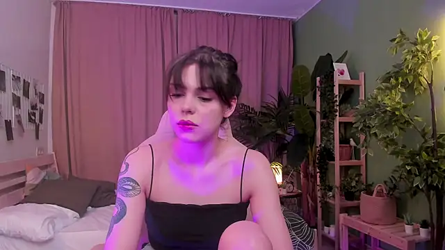 Snapshot of Pamela_Tiffin chatting on 01-11-26, 01:12 Pamela Tiffin online show from 01-11-26, 01:12