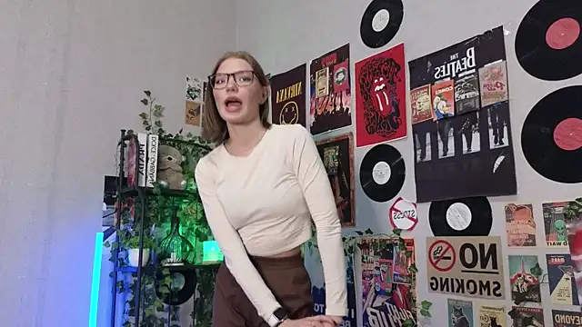 JeaneneWoltz online show from 12-21-25, 09:22