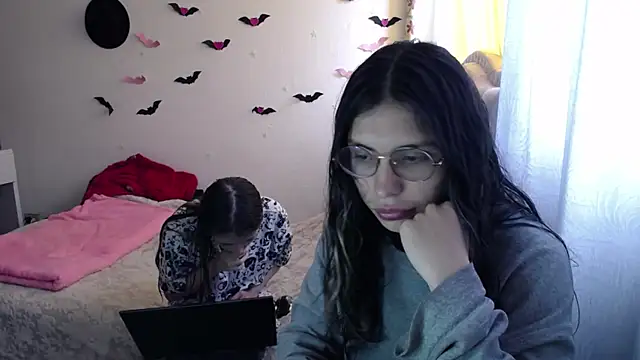 Briar y Blair online show from 01-12-26, 05:42