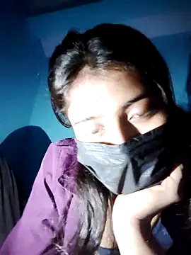 Aaradhya-Rani online show from 12-18-25, 08:34