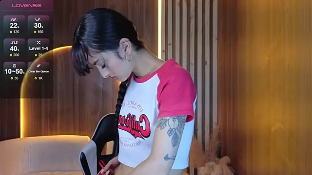 Tifany Tx online show from 02-25-26, 07:47