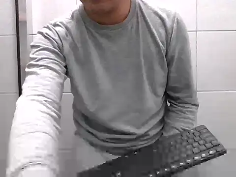 Snapshot of sweetpinoy2027 chatting on 12-22-25, 08:53 sweetpinoy2027 online show from 12-22-25, 08:53