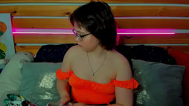 Mary Bryantt online show from 01-11-26, 01:23