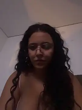 Snapshot of mayhoneyhot chatting on 02-05-26, 10:27 mayhoneyhot online show from 02-05-26, 10:27