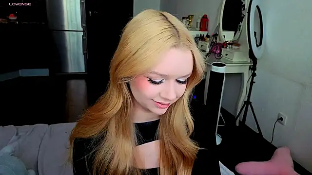 Snapshot of my_liss chatting on 05-26-26, 12:25 my liss online show from 05-26-26, 12:25