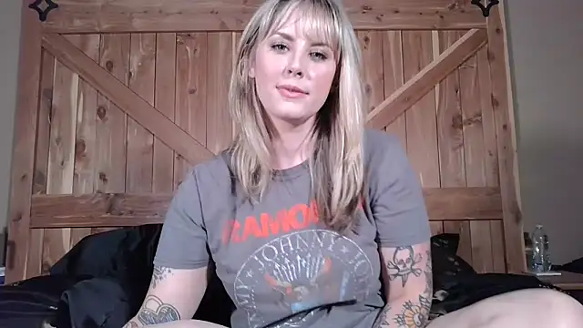 onesmittenkitten online show from 05-19-26, 05:42