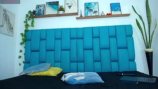 Snapshot of boy_Dirty_X chatting on 12-23-25, 05:18 boy Dirty X online show from 12-23-25, 05:18