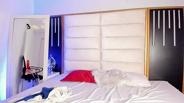 JuliMonroe19 online show from 02-20-26, 01:13