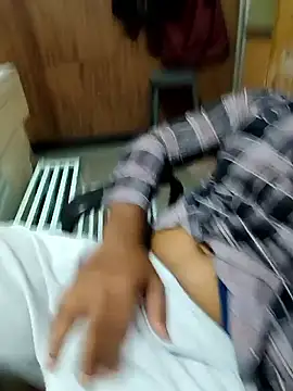 Snapshot of _alexzz1155_ chatting on 12-17-25, 04:28 alexzz1155 online show from 12-17-25, 04:28