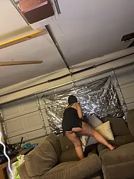 Rayvenveil online show from 04-17-26, 07:00