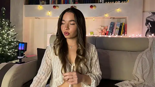 Avvechloe online show from 12-17-25, 08:47