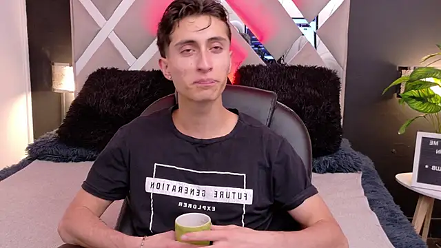 Snapshot of Ithan_Skin chatting on 12-20-25, 11:24 Ithan Skin online show from 12-20-25, 11:24