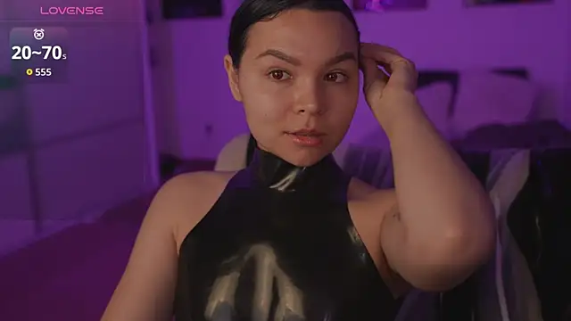 Snapshot of Dominatrix_Alice chatting on 05-08-26, 01:42 Dominatrix Alice online show from 05-08-26, 01:42