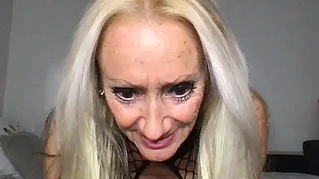 Snapshot of siennadiamond chatting on 05-12-26, 08:37 siennadiamond online show from 05-12-26, 08:37
