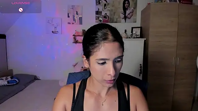 Snapshot of VEROSlen- chatting on 05-17-26, 03:50 VEROSlen- online show from 05-17-26, 03:50