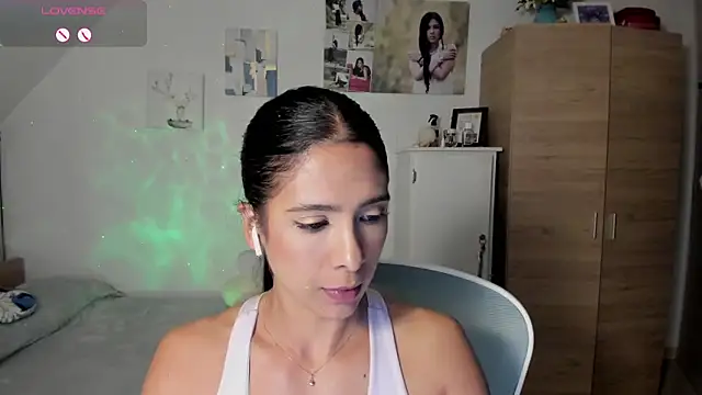 Snapshot of VEROSlen- chatting on 04-22-26, 03:24 VEROSlen- online show from 04-22-26, 03:24