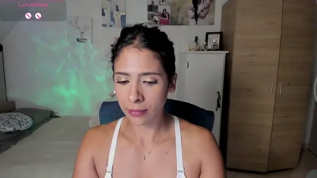 Snapshot of VEROSlen- chatting on 05-16-26, 03:49 VEROSlen- online show from 05-16-26, 03:49