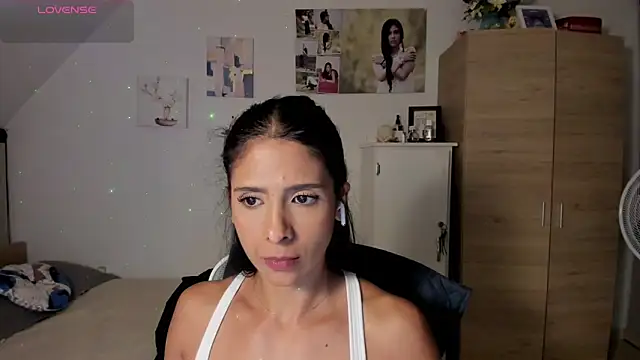 Snapshot of VEROSlen- chatting on 05-20-26, 01:57 VEROSlen- online show from 05-20-26, 01:57