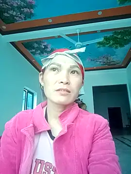 Snapshot of Girl_cutee chatting on 12-21-25, 07:43 Girl cutee online show from 12-21-25, 07:43