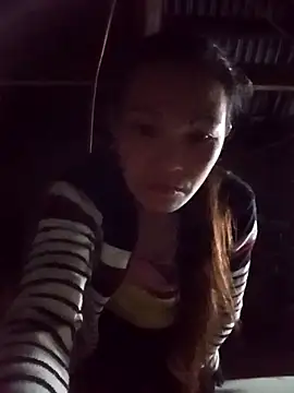 Snapshot of Girl_cutee chatting on 12-22-25, 11:43 Girl cutee online show from 12-22-25, 11:43