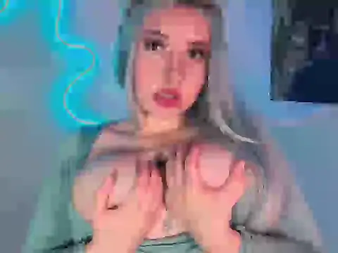 Lyra Monrroy online show from 01-11-26, 03:57