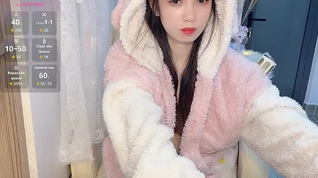 LINAA-KUTE online show from 02-12-26, 12:27