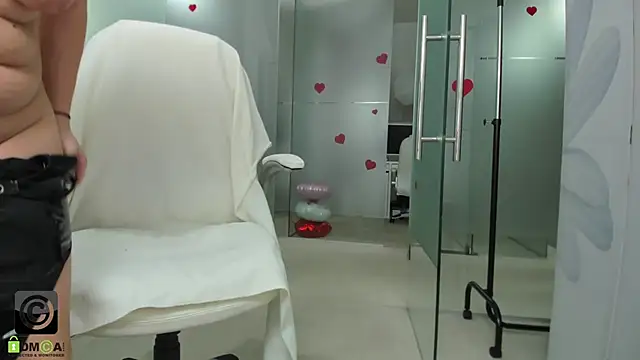 Snapshot of missdominna chatting on 05-09-26, 02:48 missdominna online show from 05-09-26, 02:48