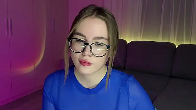 Aurelia Voss online show from 12-19-25, 06:16