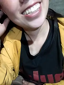 Snapshot of Chloe-ee chatting on 03-08-26, 02:04 Chloe-ee online show from 03-08-26, 02:04