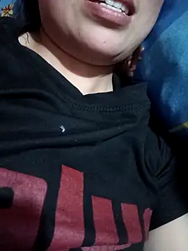 Snapshot of Chloe-ee chatting on 03-10-26, 12:53 Chloe-ee online show from 03-10-26, 12:53