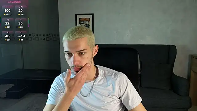 Snapshot of KaydenDrew chatting on 05-17-26, 04:23 KaydenDrew online show from 05-17-26, 04:23