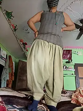 Snapshot of DIRTY-MOMS chatting on 01-15-26, 06:17 DIRTY-MOMS online show from 01-15-26, 06:17