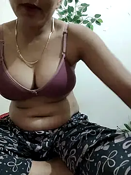 Snapshot of mayrakhan11 chatting on 02-28-26, 06:18 mayrakhan11 online show from 02-28-26, 06:18