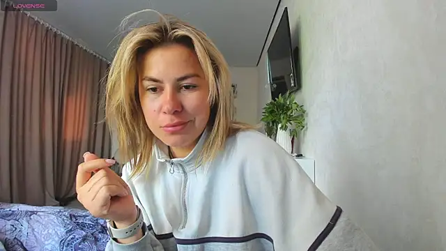 Roxi Joy online show from 05-28-26, 06:54