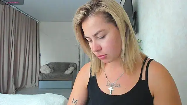 Roxi Joy online show from 05-26-26, 10:24