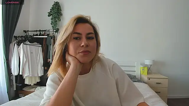 Roxi Joy online show from 02-20-26, 01:24